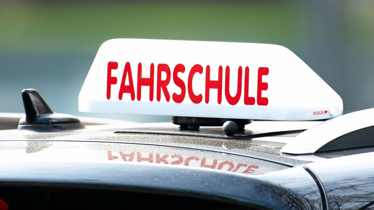 60 Prozent der Fahrlehrer in Thüringen sind älter als 60 Jahre - das führt in ein paar Jahren zu Problemen, die schon jetzt spürbar werden.  (Symbolbild)