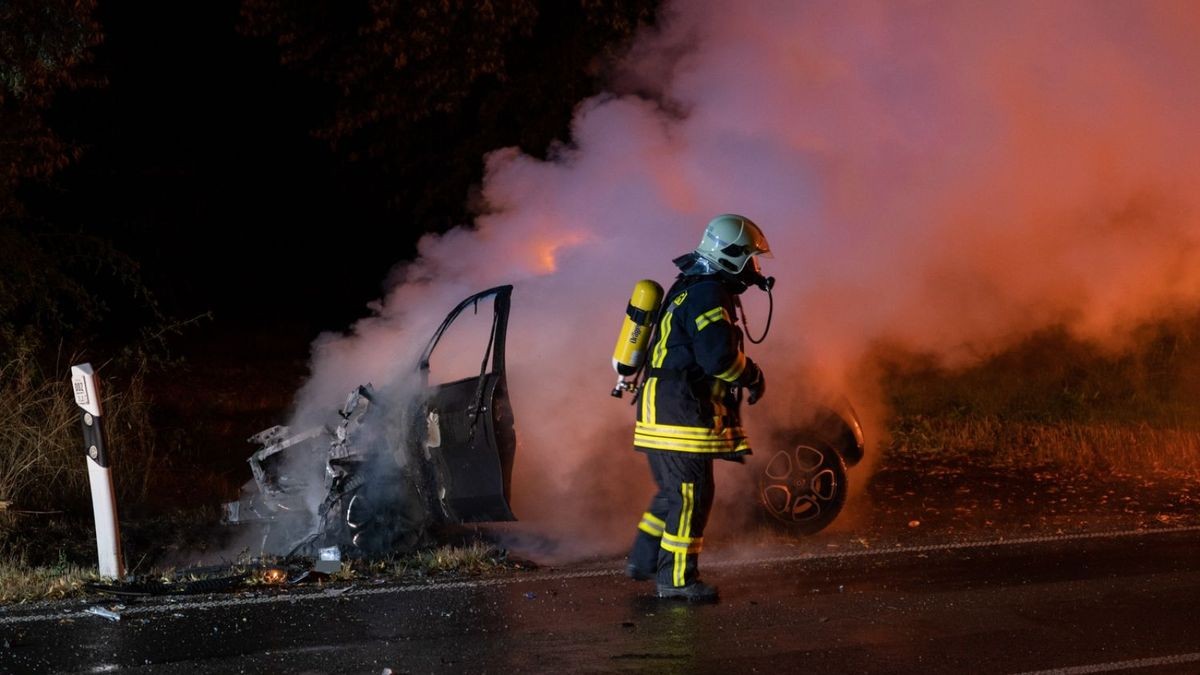 Sechs der sieben am Unfall beteiligten Personen wurden mit zum Teil schweren Verletzungen in die Kliniken Weimar, Apolda und Jena gebracht. Eine männliche, siebte Person entfernte sich unter Schock vom Unfallort.