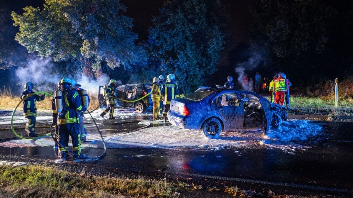 Während der Rettungs- und Bergungsmaßnahmen mussten die Bundesstraße für mehrere Stunden voll gesperrt werden. An beiden Fahrzeugen entstand wirtschaftlicher Totalschaden. Die Polizeiinspektion Weimar hat die Ermittlungen zum Unfallhergang aufgenommen.