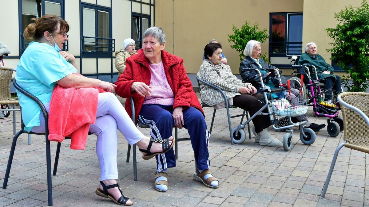 Auch nach der Lockerung der Besuchsregeln in alten- und Pflegeheimen gelten die Bestimmungen zum Abstand halten – wie hier in der „Pro Seniore Residenz“ am Dornheimer Berg in Arnstadt.