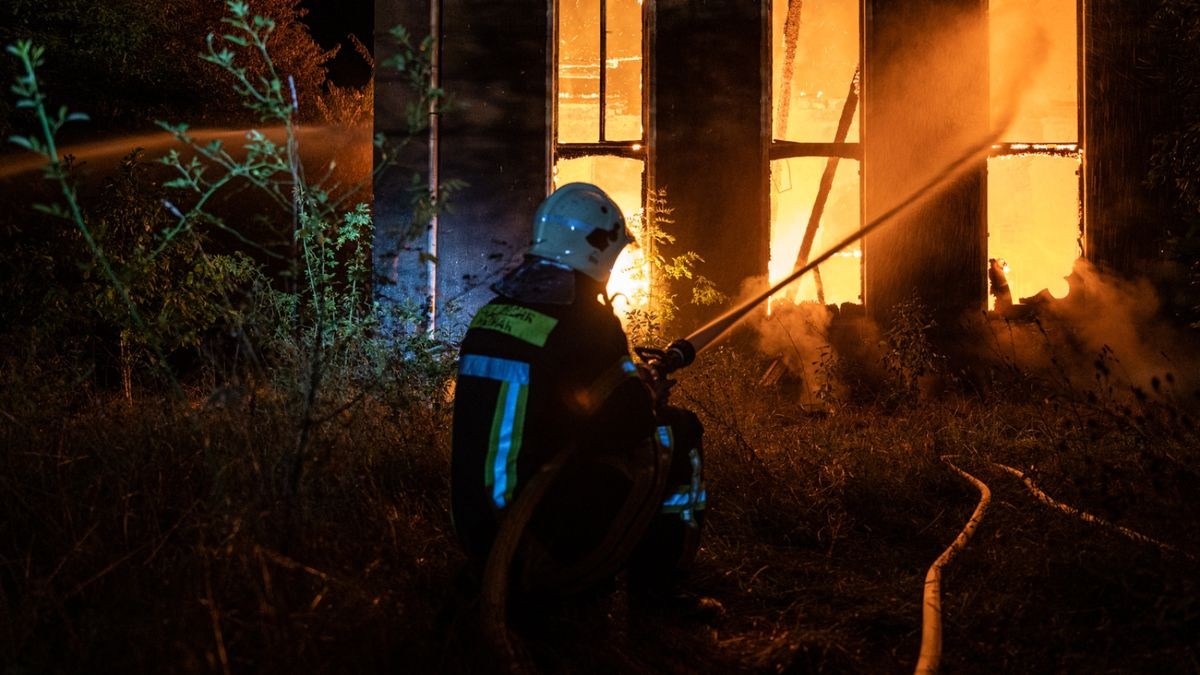 Ein leerstehendes Gebäude in Weimar ist in Brand geraten. 