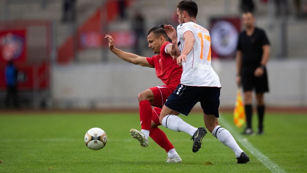 Der FC Rot-Weiß Erfurt hat sein erstes Spiel in der Oberliga gegen Inter Leipzig mit 1:0 gewonnen.