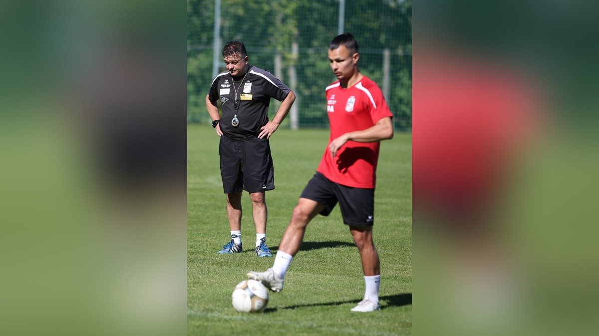 Fußball-Oberligist FC Rot-Weiß Erfurt hat einen neuen Trainer verpflichtet. Künftig wird Goran Miscevic den Oberligisten trainieren, wie der Verein erklärte.