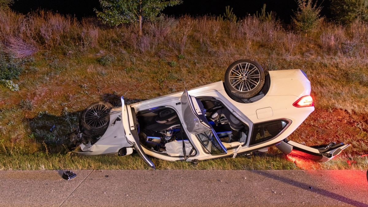 Ein Autofahrer konnte nicht mehr ausweichen und fuhr in die Unfallstelle.