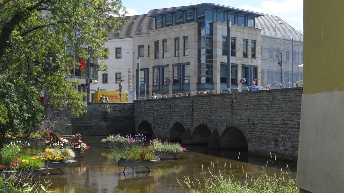 Die Schlösserbrücke heute, im Hintergrund Breuninger und C&A. 