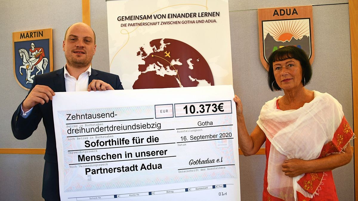 Ein Spendenaufkommen von 10.373 Euro hat der Freundeskreis Gothadua – hier Peter Leisner und Kerstin Götze-Eismann – als Corona-Soforthilfe für die Menschen der Gothaer Partnerstadt Adua in Äthiopien gesammelt.