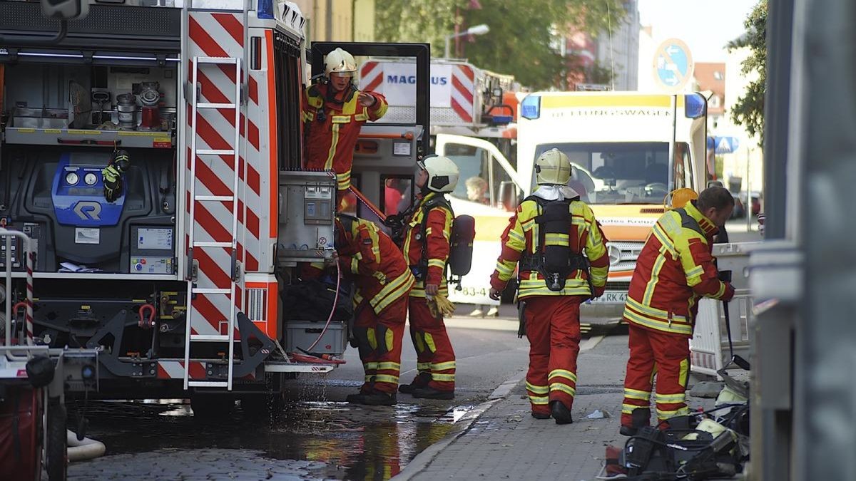 Bei einem Zimmerbrand in einem Nebengebäude an der Hans-Sailer-Straße in Erfurt ist am Donnerstagnachmittag ein Mann verstorben.