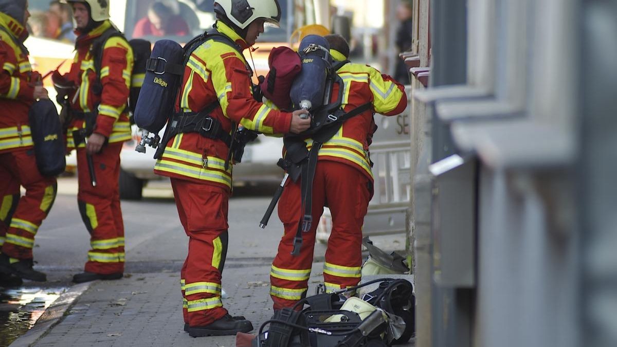 Bei einem Zimmerbrand in einem Nebengebäude an der Hans-Sailer-Straße in Erfurt ist am Donnerstagnachmittag ein Mann verstorben.