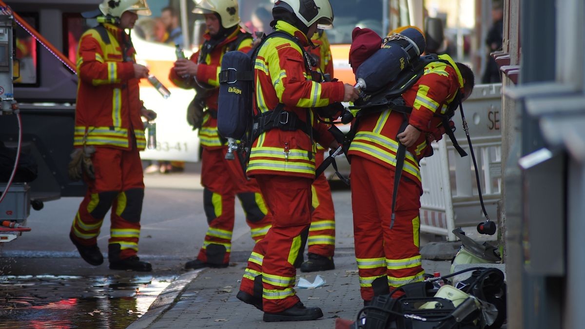 Bei einem Zimmerbrand in einem Nebengebäude an der Hans-Sailer-Straße in Erfurt ist am Donnerstagnachmittag ein Mann verstorben.