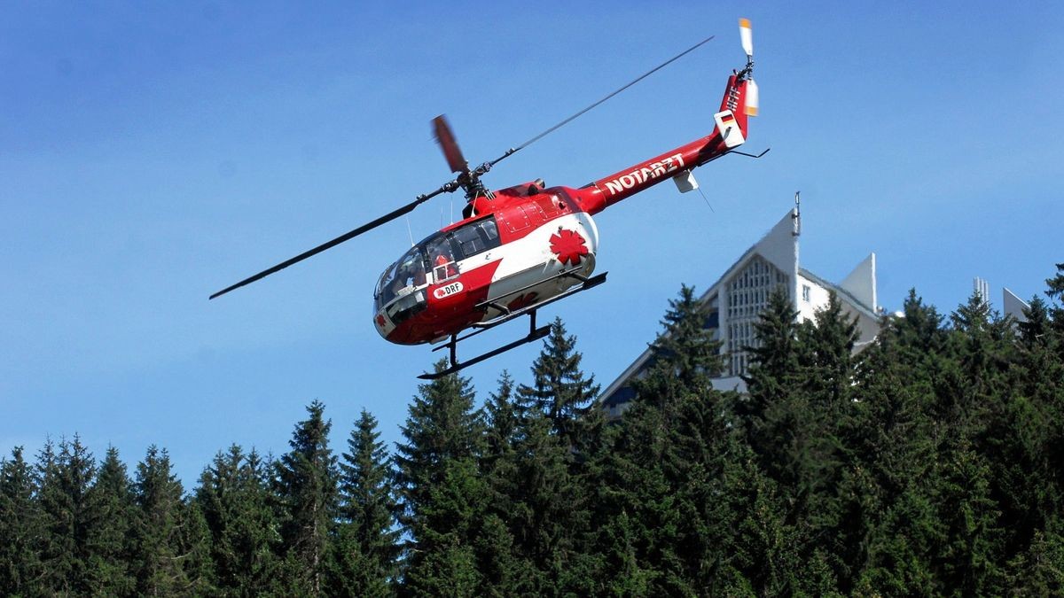 Bei einem Unfall am Samstag war ein Hubschrauber im Einsatz, um einen 54-Jährigen im Bereich Oertelsbruch zu bergen (Symbolbild).