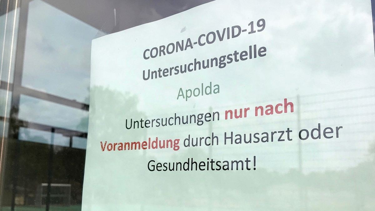 Corona-Abstrichstelle an der Dreifelderhalle Apolda.