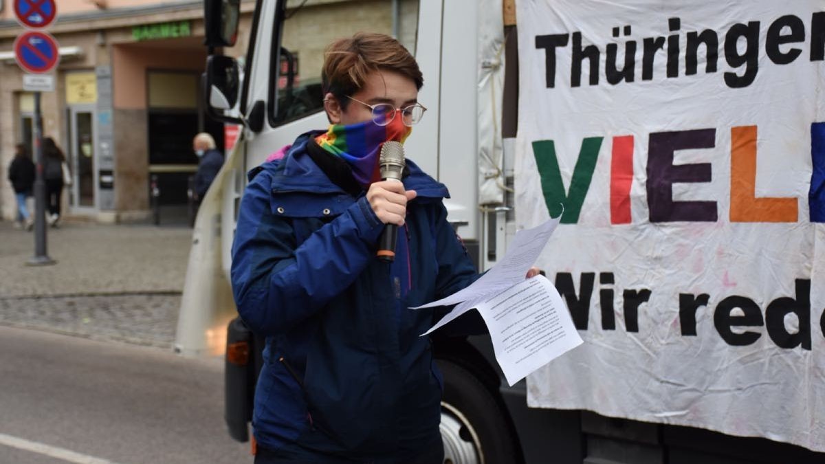 Weimar hat am Samstag den Christopher Street Day Thüringen gefeiert. Mehr als 1000 Menschen nahmen teil.