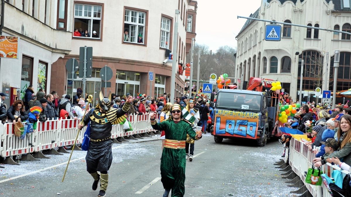 Ein Bild vom Faschingsumzug durch Apolda aus dem vergangenen Jahr. Der Apoldaer Straßenfasching, der für den 13. Februar geplant war. muss ausfallen. 