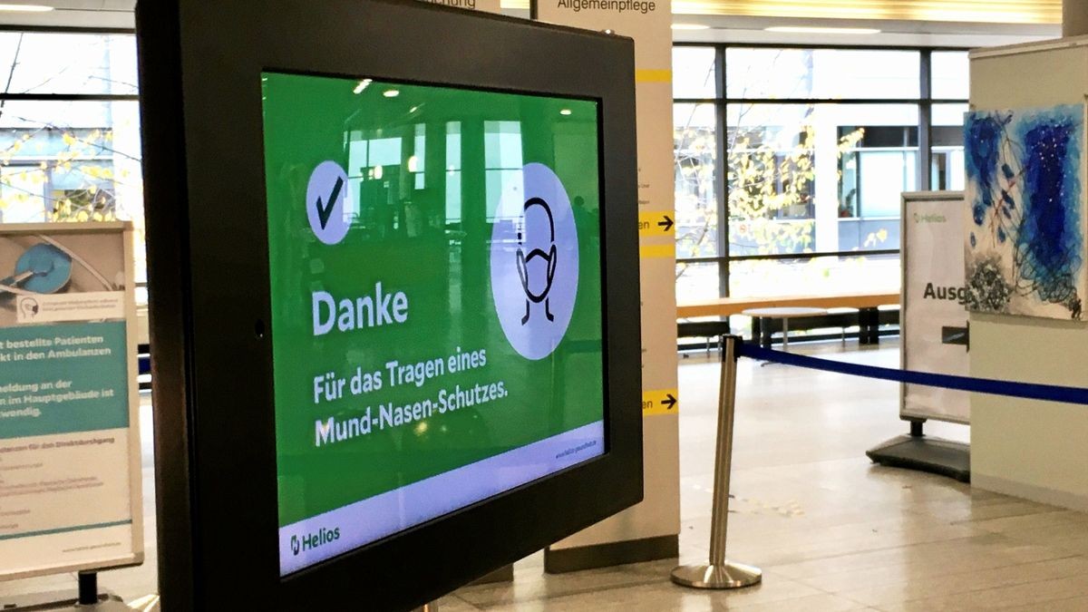 Im Helios Klinikum Erfurt wurden jetzt zwei Maskenscanner im Eingangsbereich aufgestellt. 