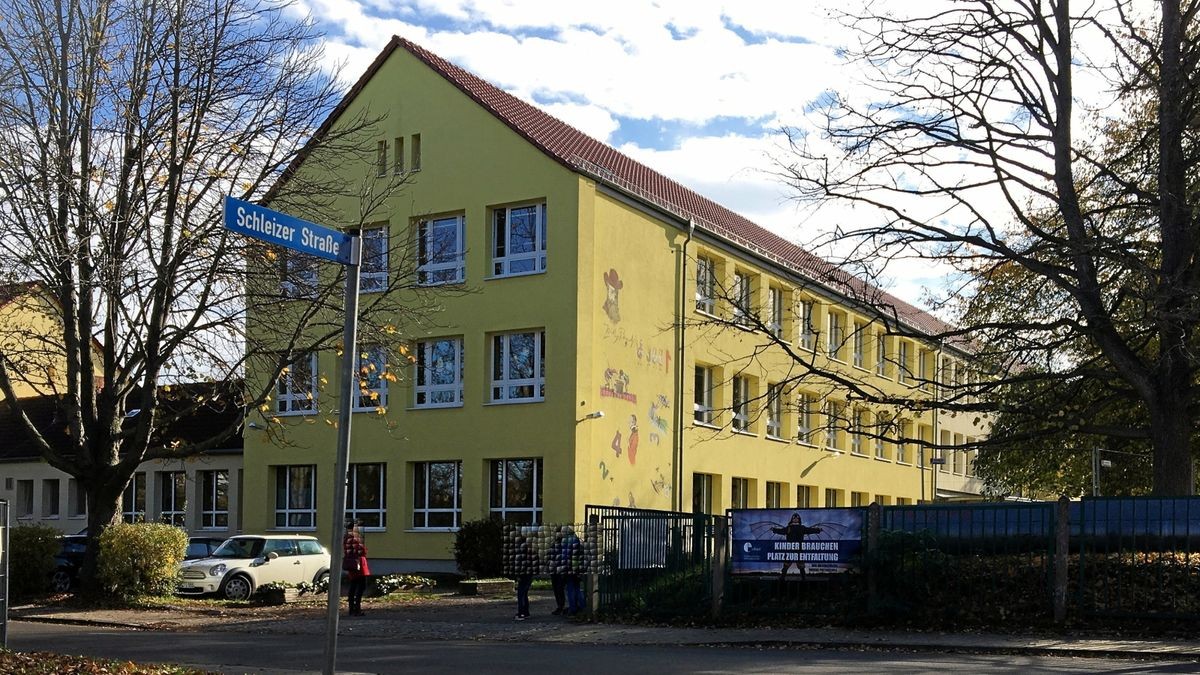 An etwa einem Dutzend Erfurter Schulen befinden sich Schüler und/oder Lehrer in Quarantäne – noch musste keine Schule geschlossen werden, der Schulbetrieb geht weiter. Das gilt auch für die Wilhelm-Busch-Grundschule, für die am Mittwoch die Ampel auf Gelb sprang.