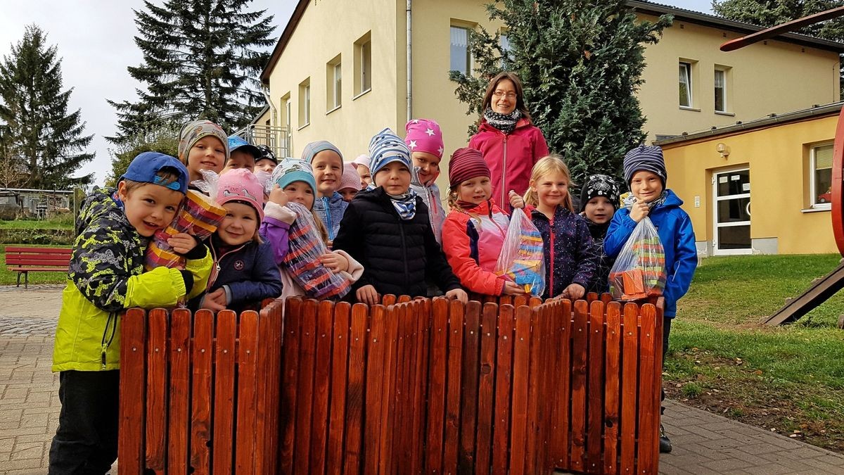 Papierkörbe und Holzspiele für Kindergarten „Die kleinen Strolche“