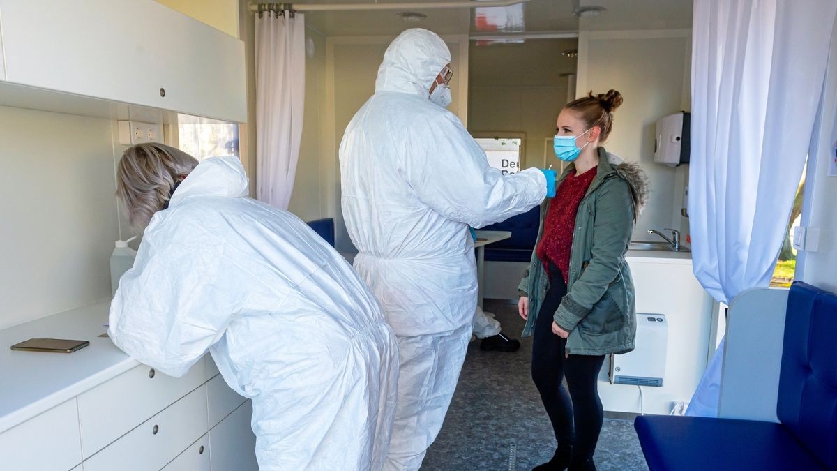 Einen Corona-Massentest, wie er etwa in Schulen nötig werden könnte, probte kürzlich der DRK-Kreisverband Mühlhausen. Das Rote Kreuz ist auch Teil der Corona-Task-Force, die beim Kreis rund um die Uhr einsatzbereit ist.