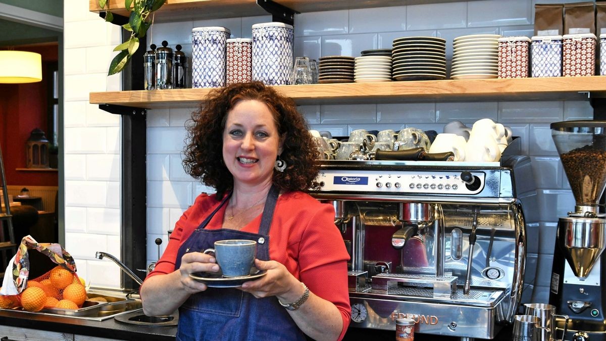 Tanya Harding zu glücklicheren Zeiten: Ihr Bistro, das sie an Weimars Wielandplatz eröffnete, hat wie andere Gastronomiebetriebe geschlossen (Archivfoto). 