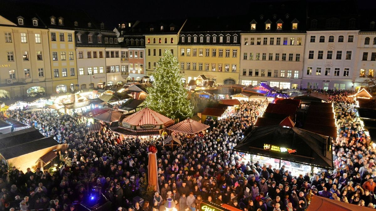 Die Stadt Gera hat nun endgültig Abstand von Plänen einer kleineren Variante genommen. Wie die Verwaltung am Donnerstag mitteilte, sollen die Märchenfiguren dennoch im Stadtzentrum aufgestellt werden - auch ohne Weihnachtsmarkt.