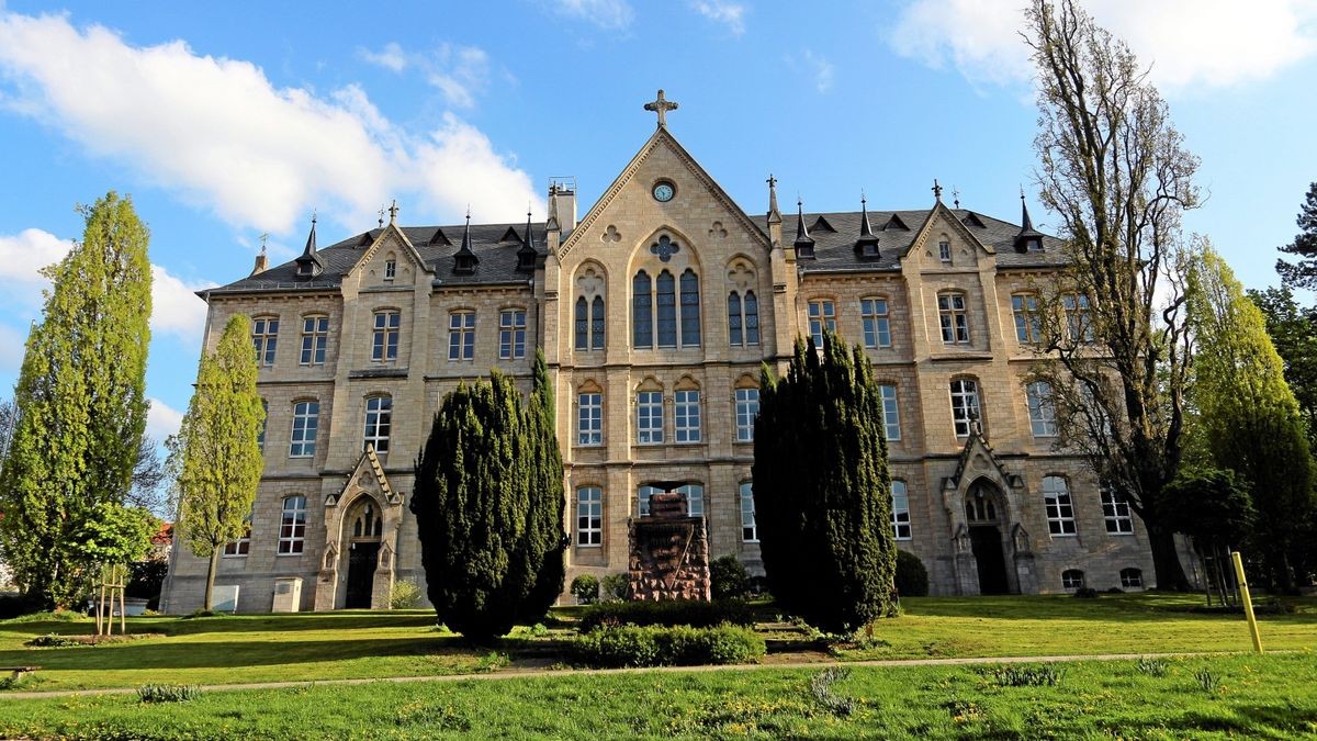 Am Dienstag sollten die ersten Klassen und Kurse erst mal zu Hause bleiben. Ob die Schule nun auf Stufe Gelb unterrichtet, ist noch nicht entschieden.