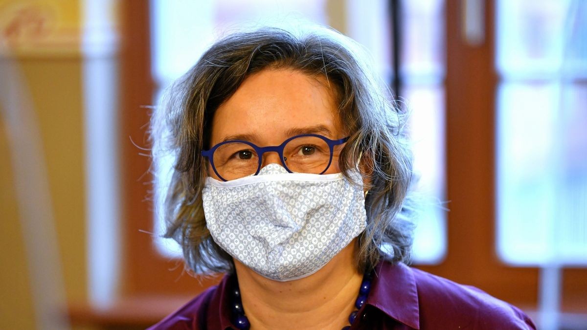 Geht mit Maske voran: Sozialministerin Heike Werner (Linke).