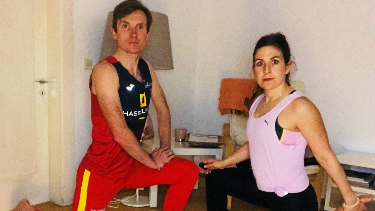 Gemeinsame Yoga-Einheit: Marcel und Luise Krieghoff machen es vor.