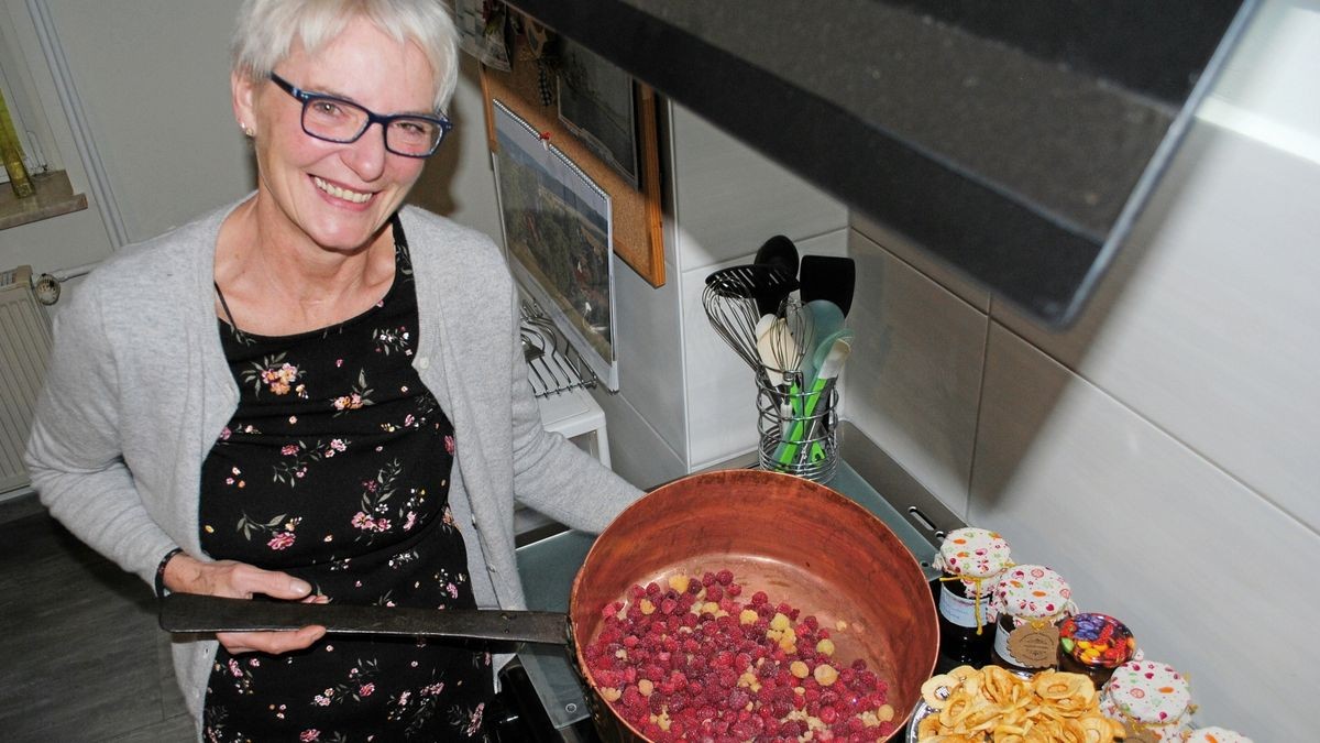 Marion Neuhaus liebt Früchte und den neuen Herd in ihrer Manufaktur.