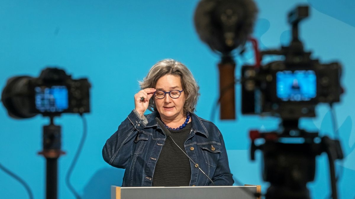 Sozialministerin Heike Werner (Linke) – hier bei einer Pressekonferenz Anfang Dezember – steht eines angeblichen medialen Maulkorbs für die Kommunen in der Kritik.