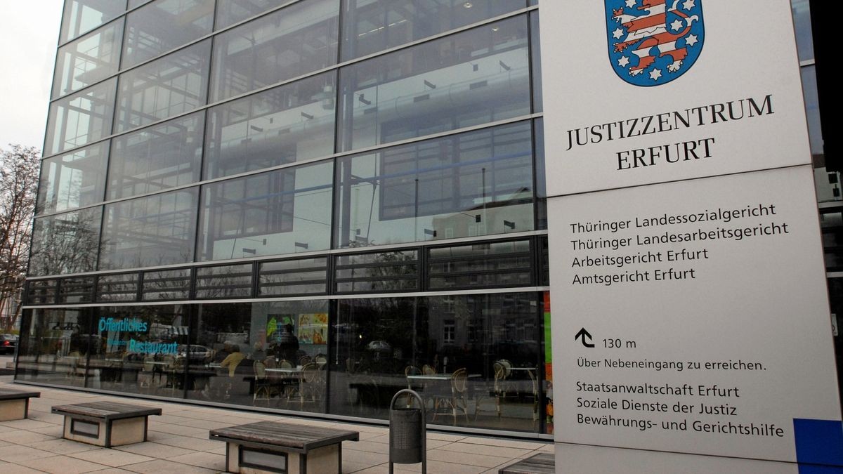 Am Justizzentrum in Erfurt ermittelt die Staatsanwaltschaft gegen den Thüringer Arbeitslosenhilfeverein Talis. (Archivfoto)