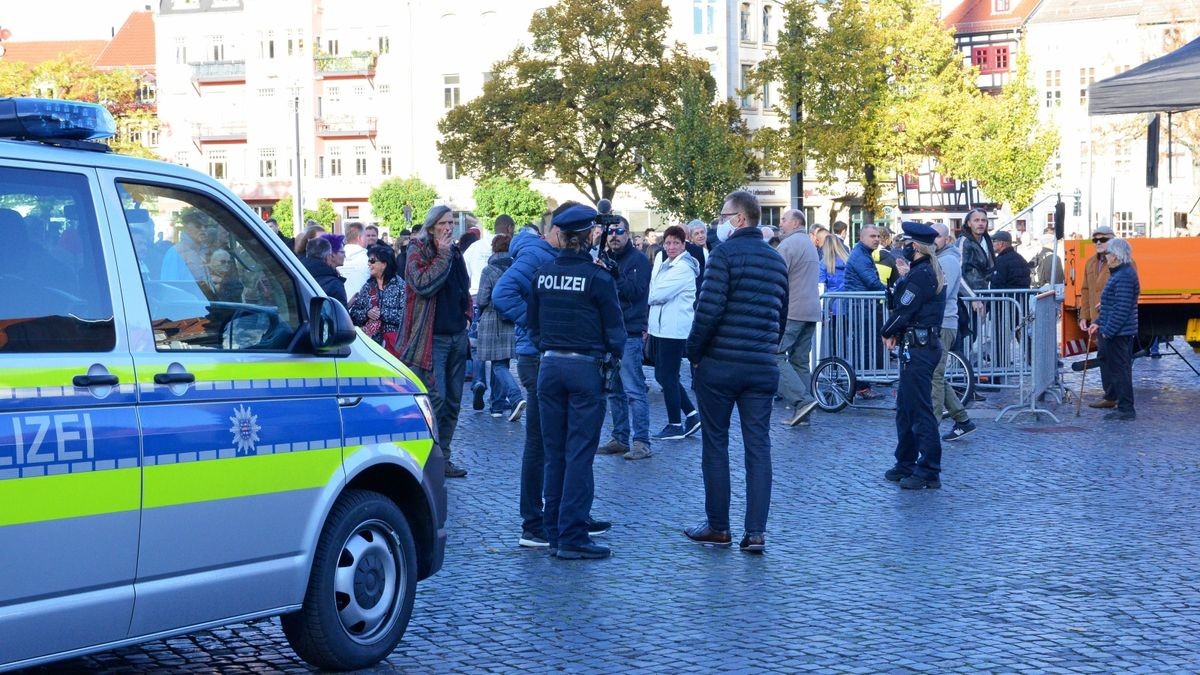 Die Erfurter Querdenken-Initiative hielt bereits mehrere Kundgebungen auf dem Domplatz ab, hier Ende Oktober.