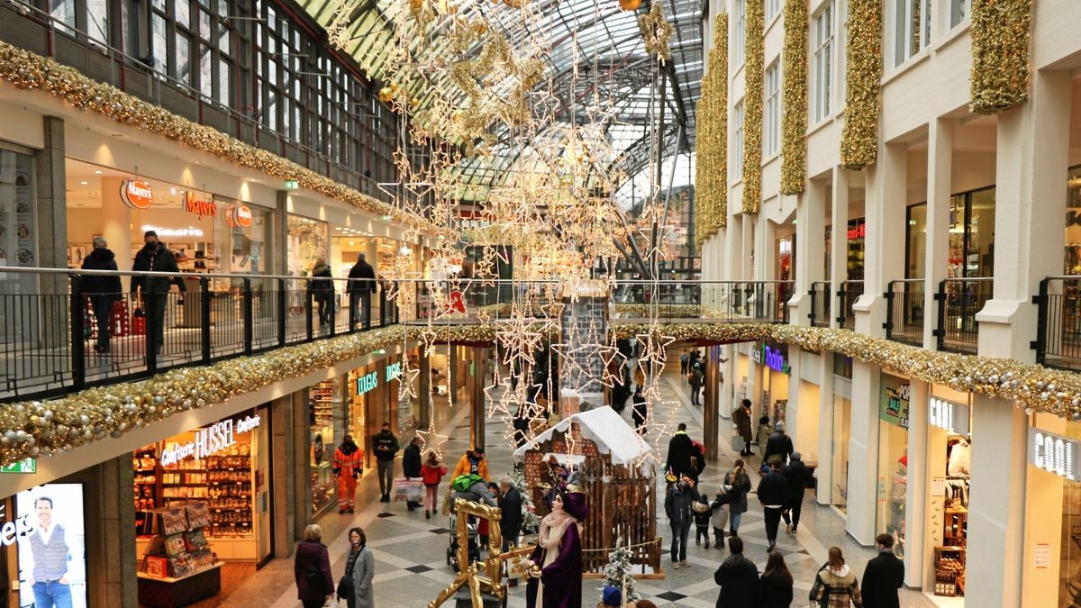 Das Weihnachtsgeschäft läuft - wie hier in der Jenaer Goethe-Galerie – in diesem Jahr nur verkürzt.