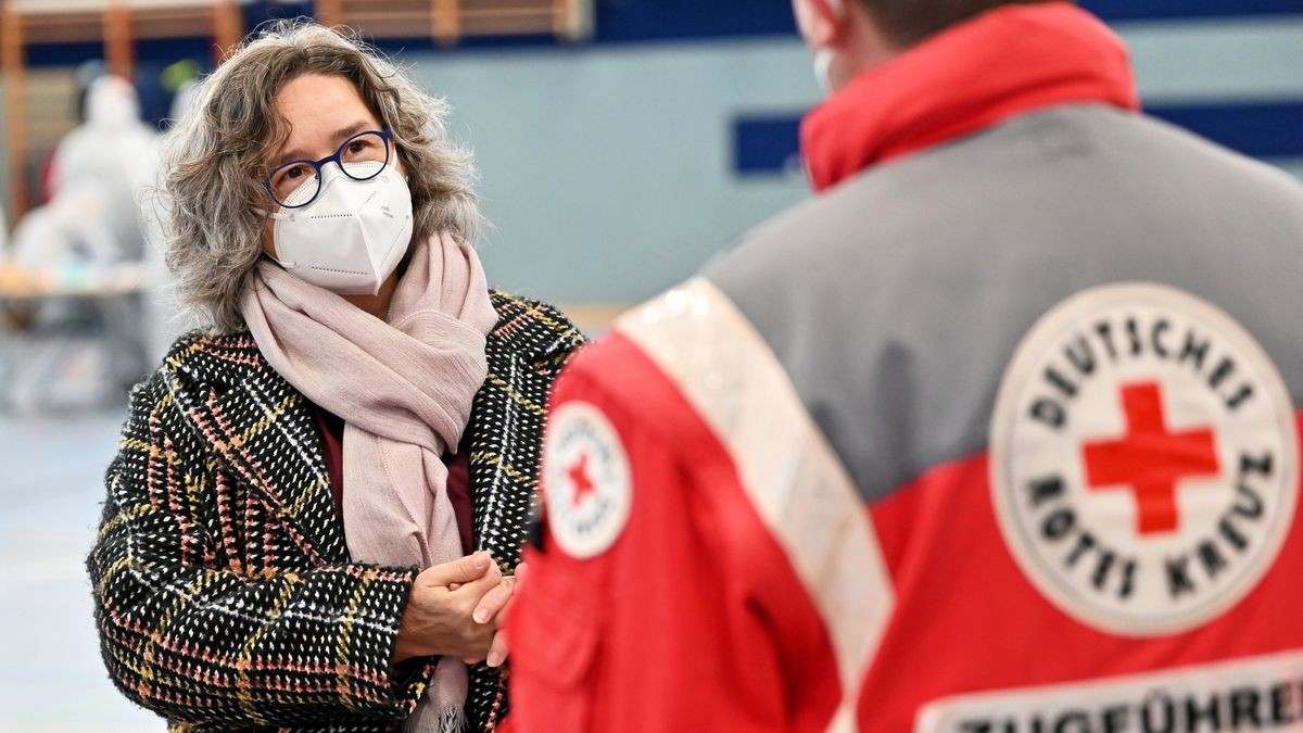 Gesundheitsministerin Heike Werner (Linke), hier Anfang Dezember bei einem Besuch im Corona-Hotspot Hildburghausen.