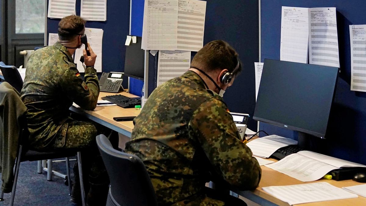 Derzeit helfen Bundeswehrsoldaten im Corona-Callcenter des Gesundheitsamtes des Kreises bei der Kontaktnachverfolgung mit.