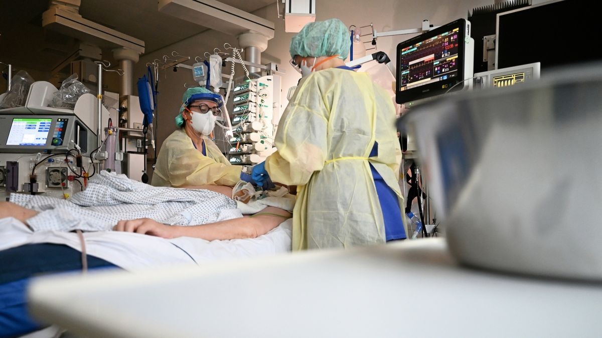 Die steigenden Infektionszahlen bedeuten gleichzeitig eine wachsende intensivmedizinische Auslastung der Kliniken. (Symbolfoto)