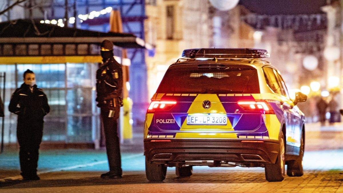 Wie in Mühlhausen – hier bei einem Einsatz zu einem Coronaspaziergang – wird die Polizei stärker als bisher Streife fahren. Dazu wurde intern umstrukturiert.