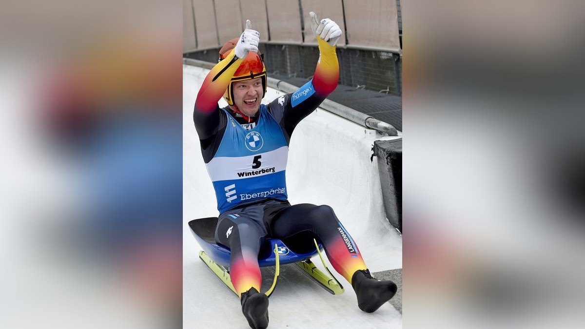 Max Langenhan vom BRC 05 Friedrichroda bejubelt seinen Erfolg in Winterberg.