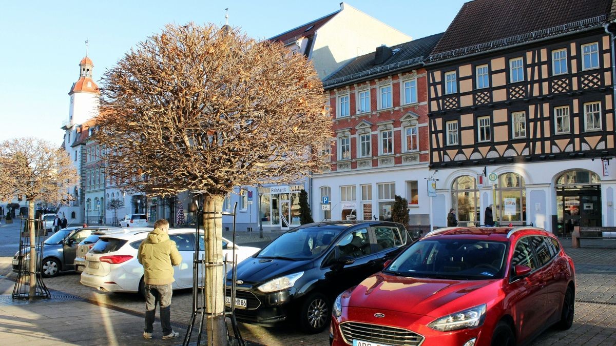 Der Schmöllner Marktplatz am Tag vor dem vierten Advent. Das Altenburger Land ist derzeit der Landkreis mit der höchsten 7-Tage-Inzidenz in Thüringen.