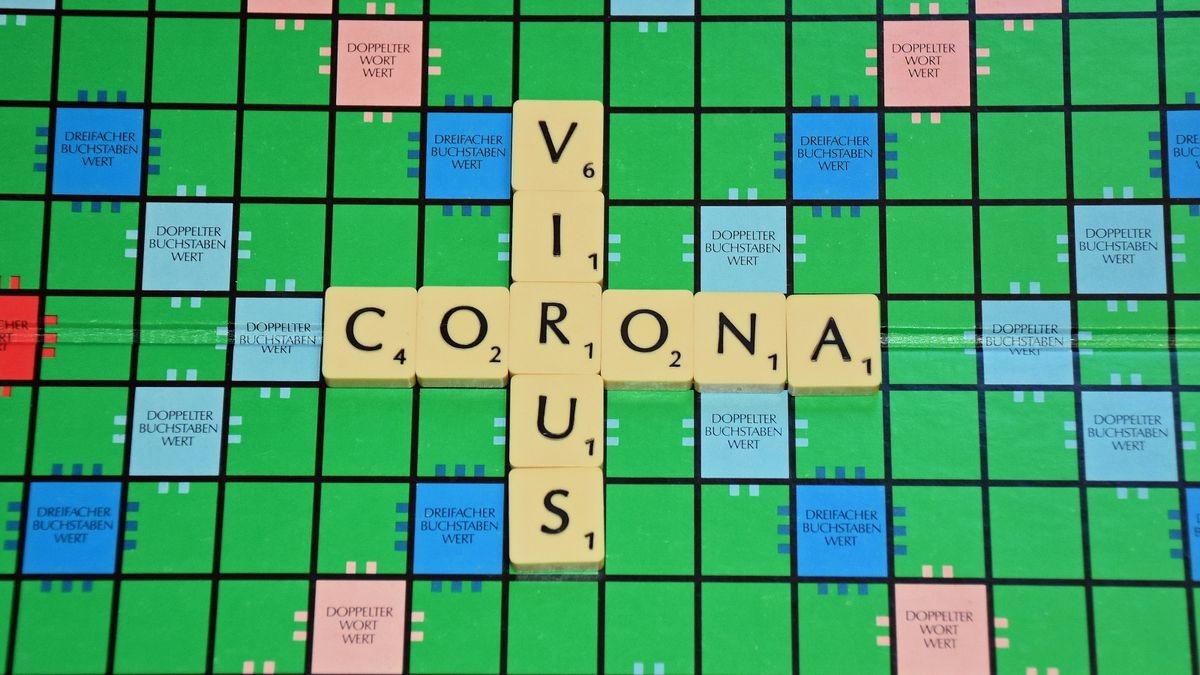 Coronavirus Corona Impfung Symbolbild mit Scrabble-Buchstaben