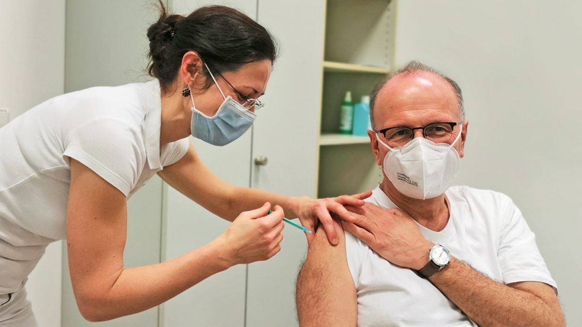 Prof. Michael Bauer, Direktor der Klinik für Anästhesiologie und Intensivmedizin am UKJ.