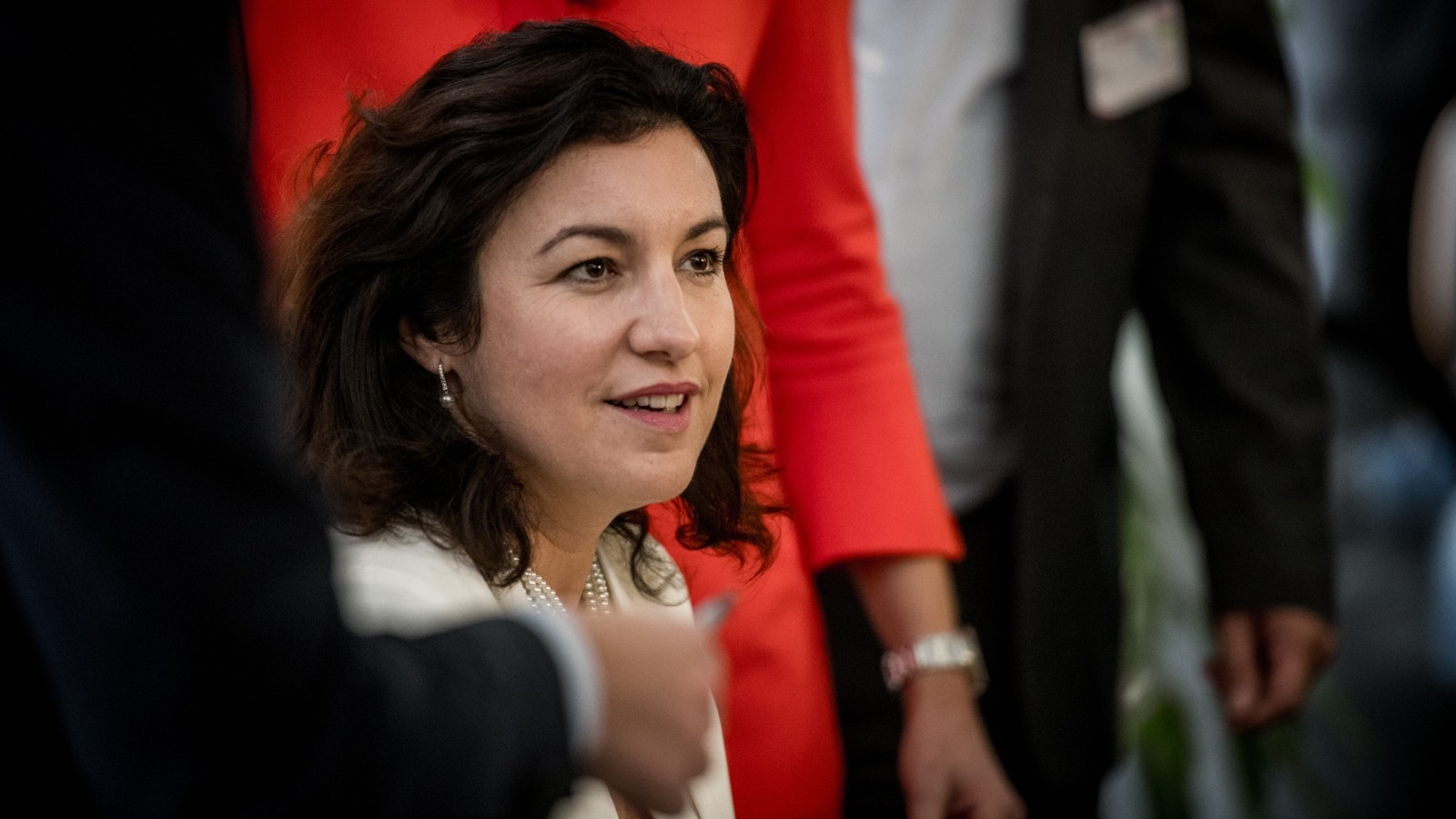 HeinrichHeineSchüler sprechen mit Staatssekretärin Bär