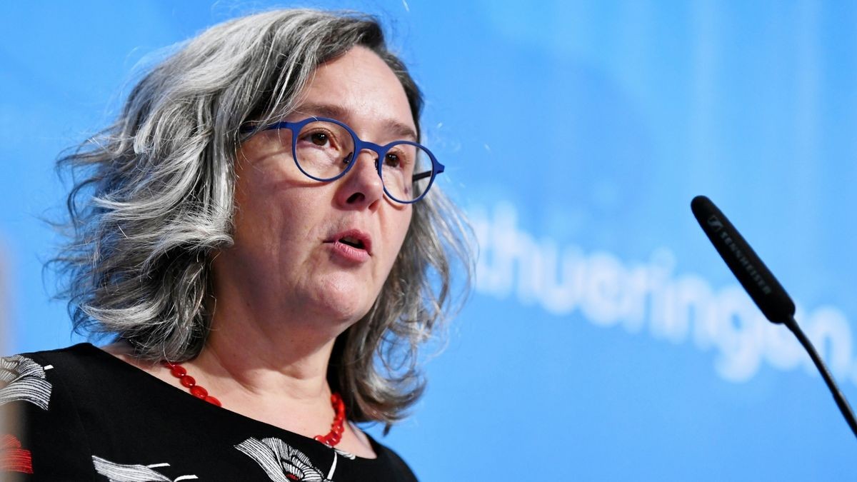 06.10.2020, Thüringen, Erfurt: Heike Werner (Die Linke), Gesundheitsministerin von Thüringen, spricht in einer Regierungsmedienkonferenz. (Zu dpa 