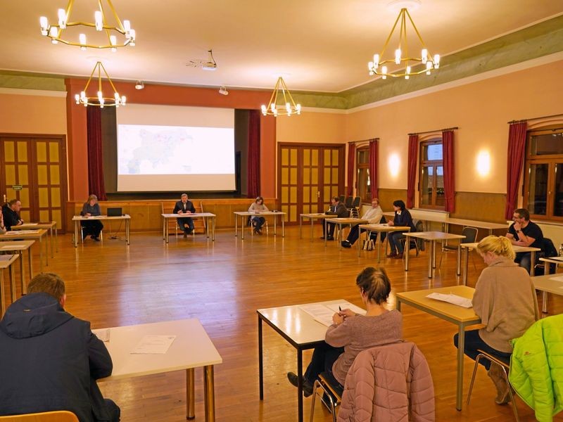 Schkölen Wohngebiet und Feuerwehr als Thema