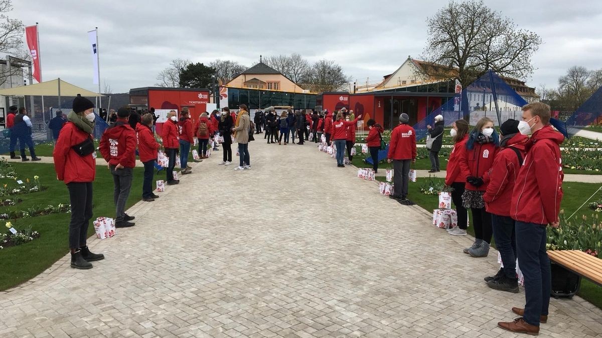 Eröffnung der Buga auf dem Petersberg.Konstanze Blümel ist erste Besucherin.