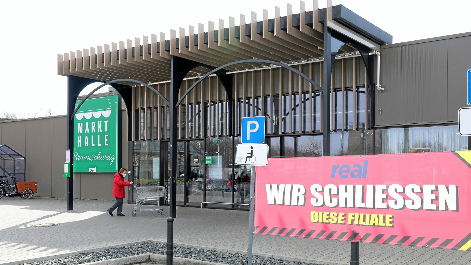 Globus in Braunschweig am 10. Mai