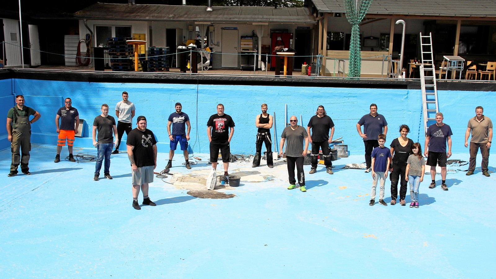 Hagen Helfer in Henkhausen bereiten FreibadNeustart vor