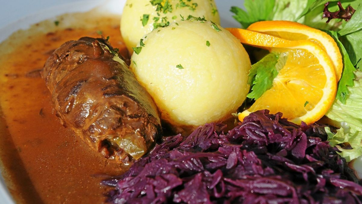 Roulade mit Klößen als Nationalgericht