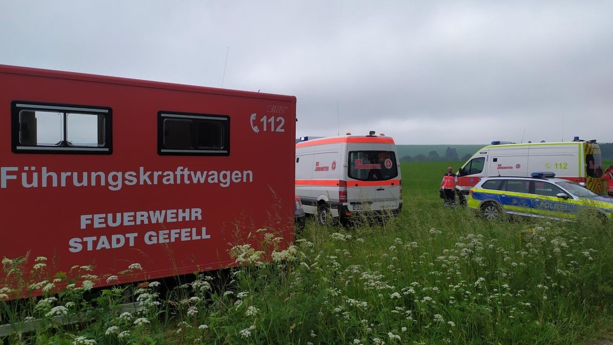 Nach ersten Vermutungen der Rettungskräfte ist die Maschine mit einem oder mehreren Windrädern kollidiert.