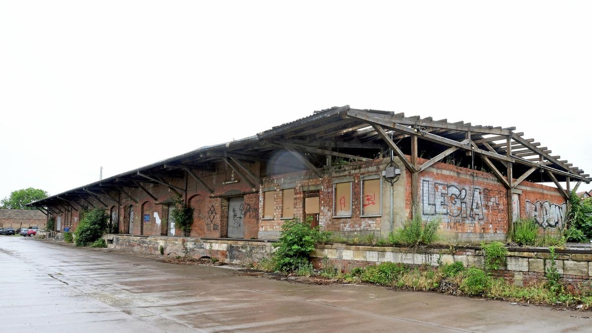 Der ehemalige Güterbahnhof in Arnstadt im Rehestädter Weg hat schon bessere Zeiten erlebt. Nun könnte die Ansiedlung von CATL zu einer Veränderung auf dem Gelände führen.