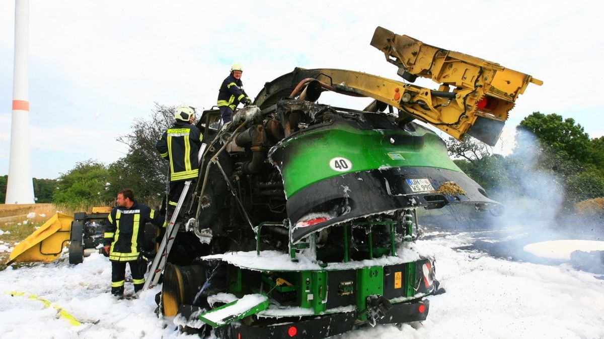 Die alarmierten Feuerwehren aus Ebeleben,Menteroda und Holzthaleben waren mit 35 Einsatzkräften vor Ort.