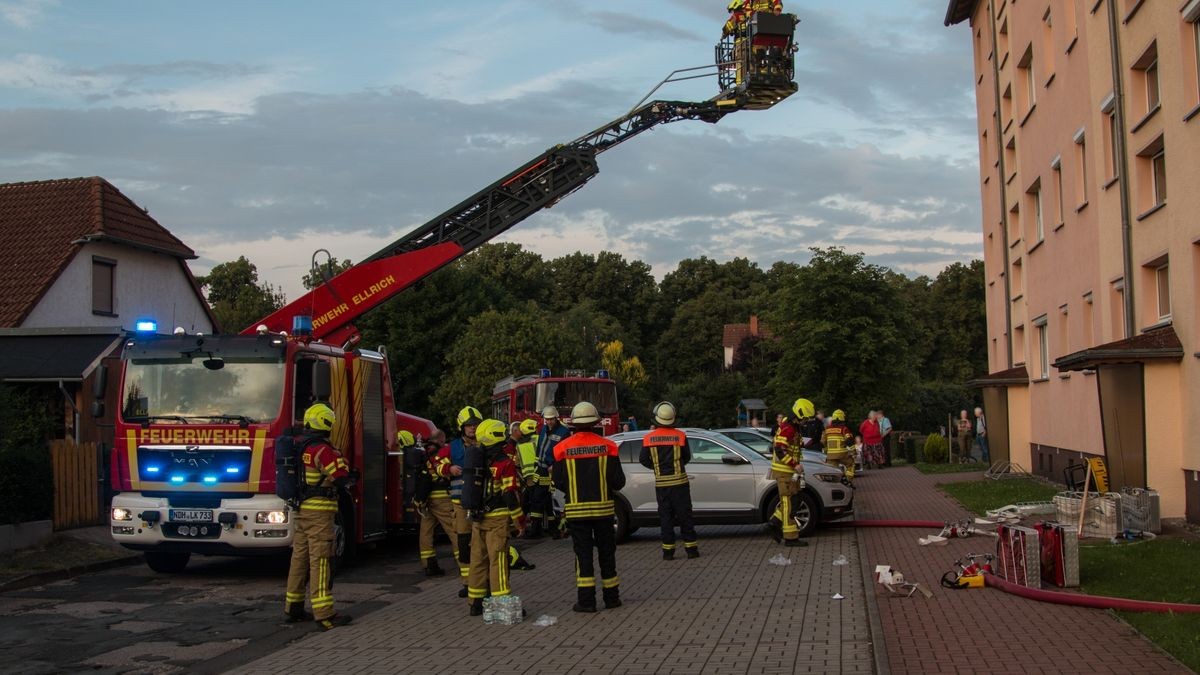 In Ellrich im Landkreis Nordhausen ist am Sonntag in einem Wohnhaus ein Brand ausgebrochen. 